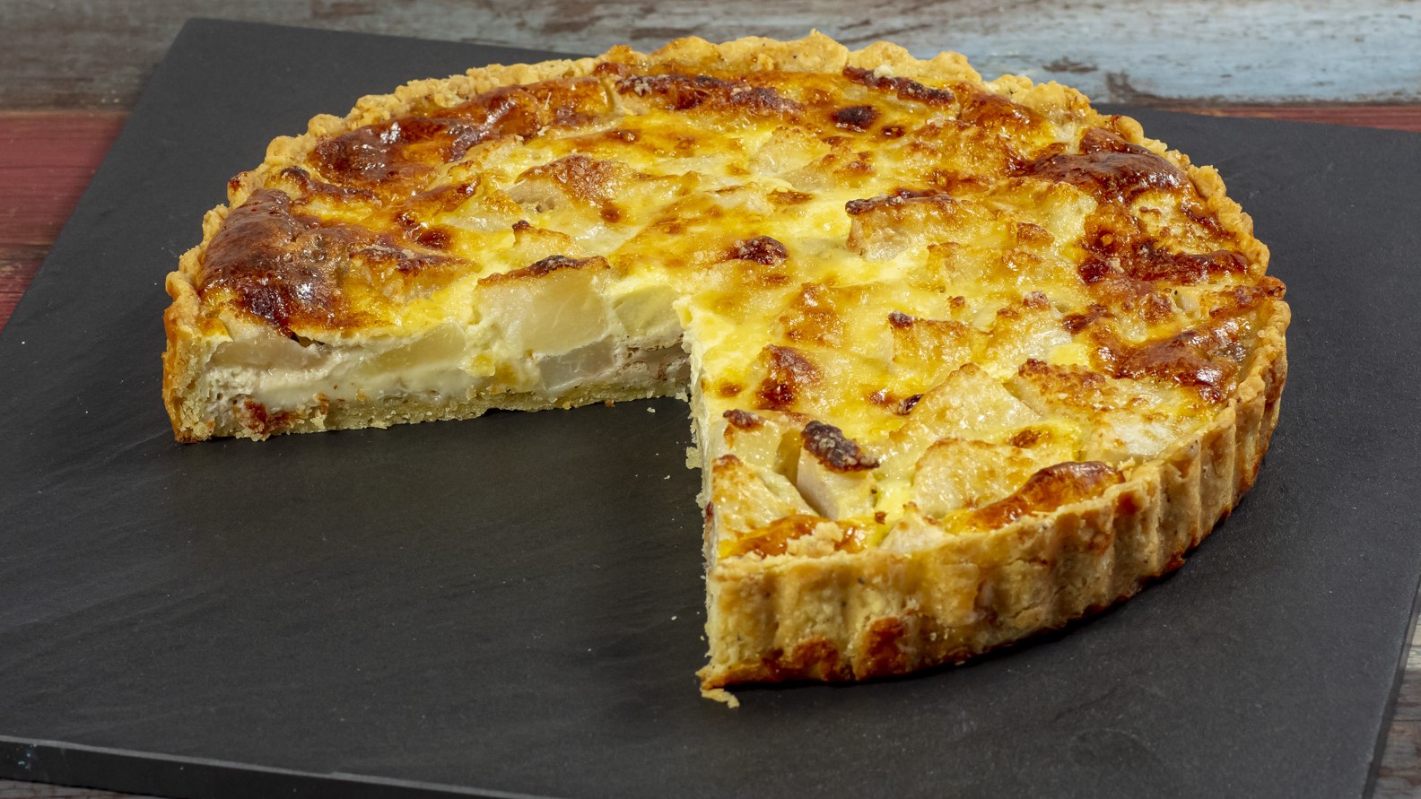Torta salata con gorgonzola, pere e noci