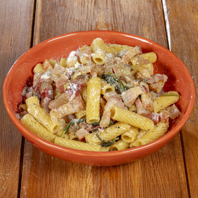 Rigatoni lardiati