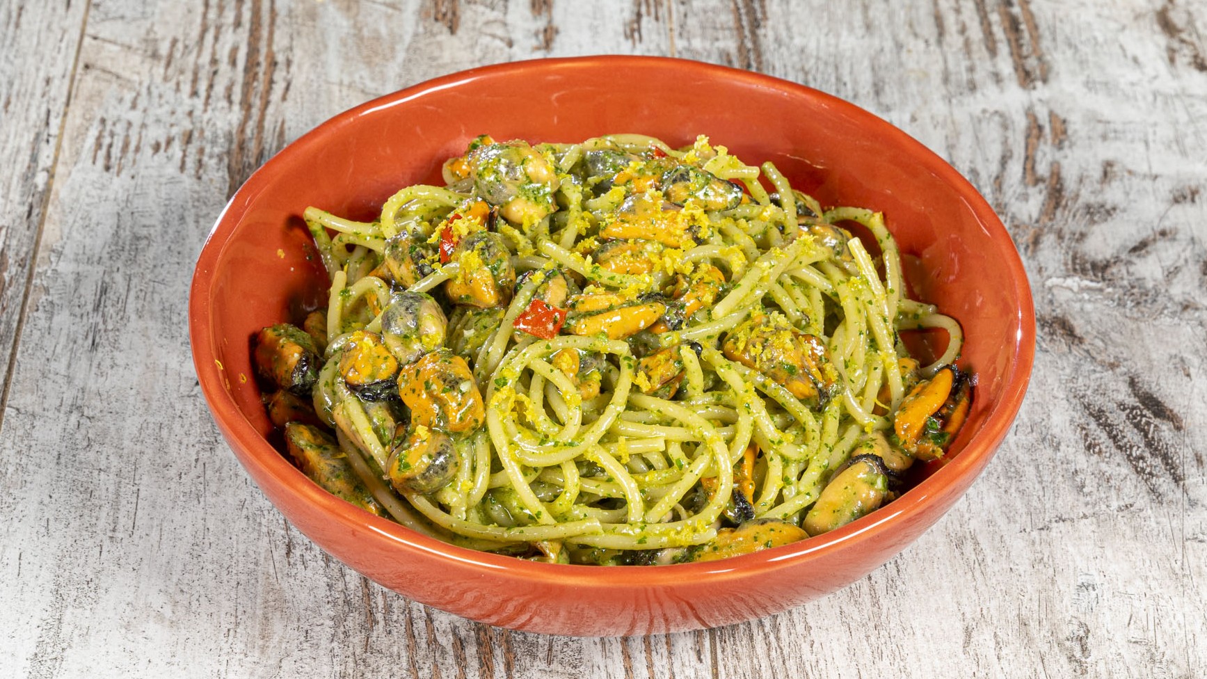 Pasta al pesto di prezzemolo con le cozze