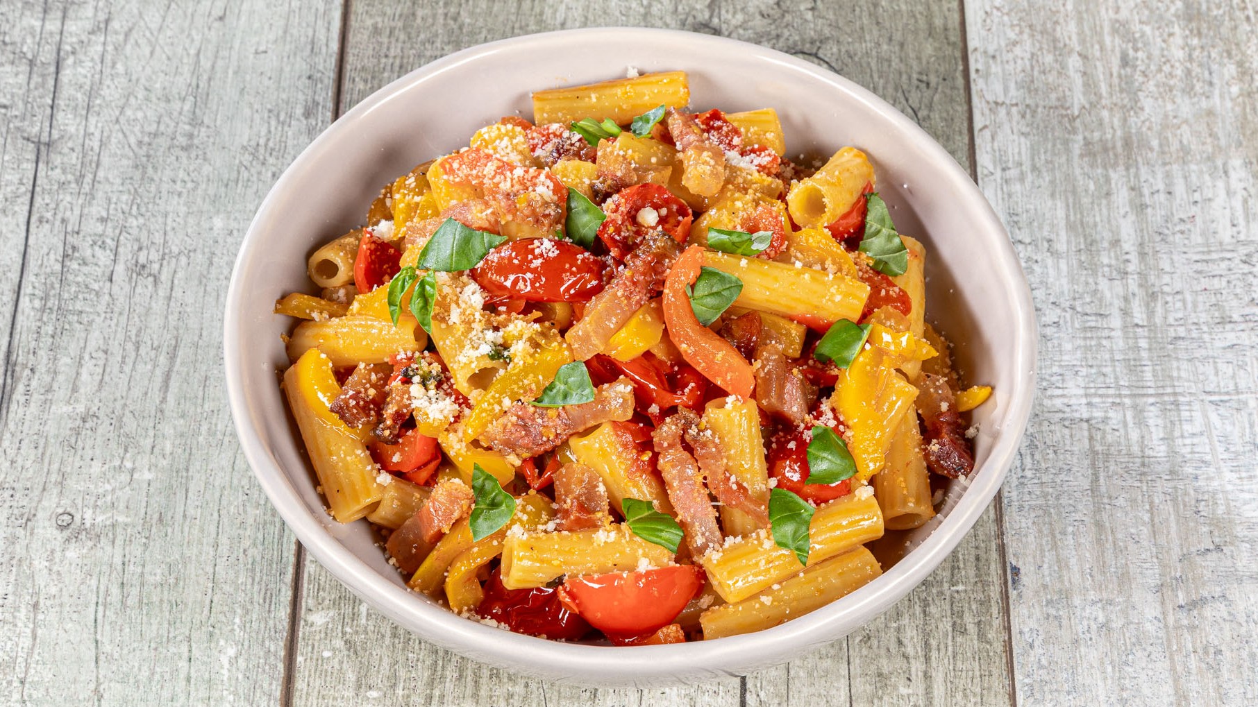 Pasta peperoni pomodorini e guanciale