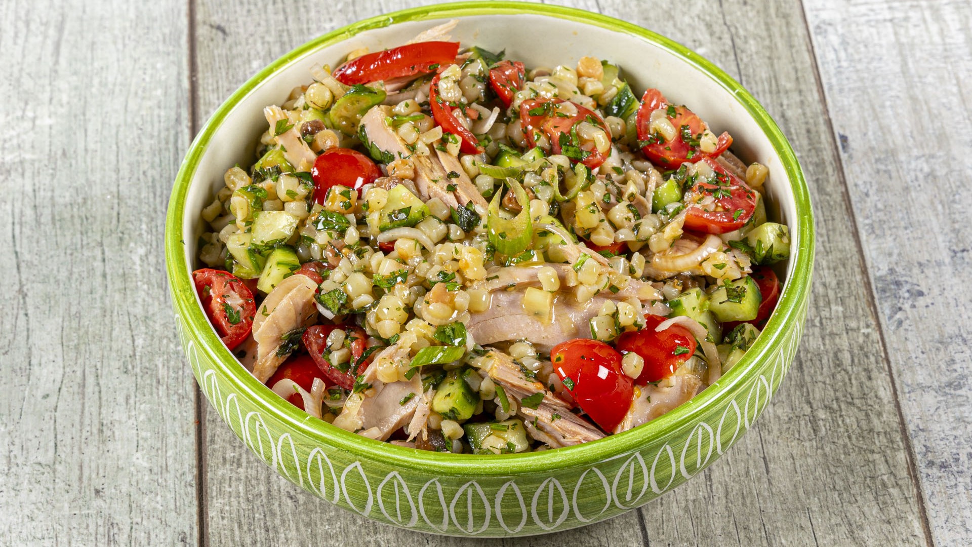 Fregola con tonno erbe aromatiche e limone