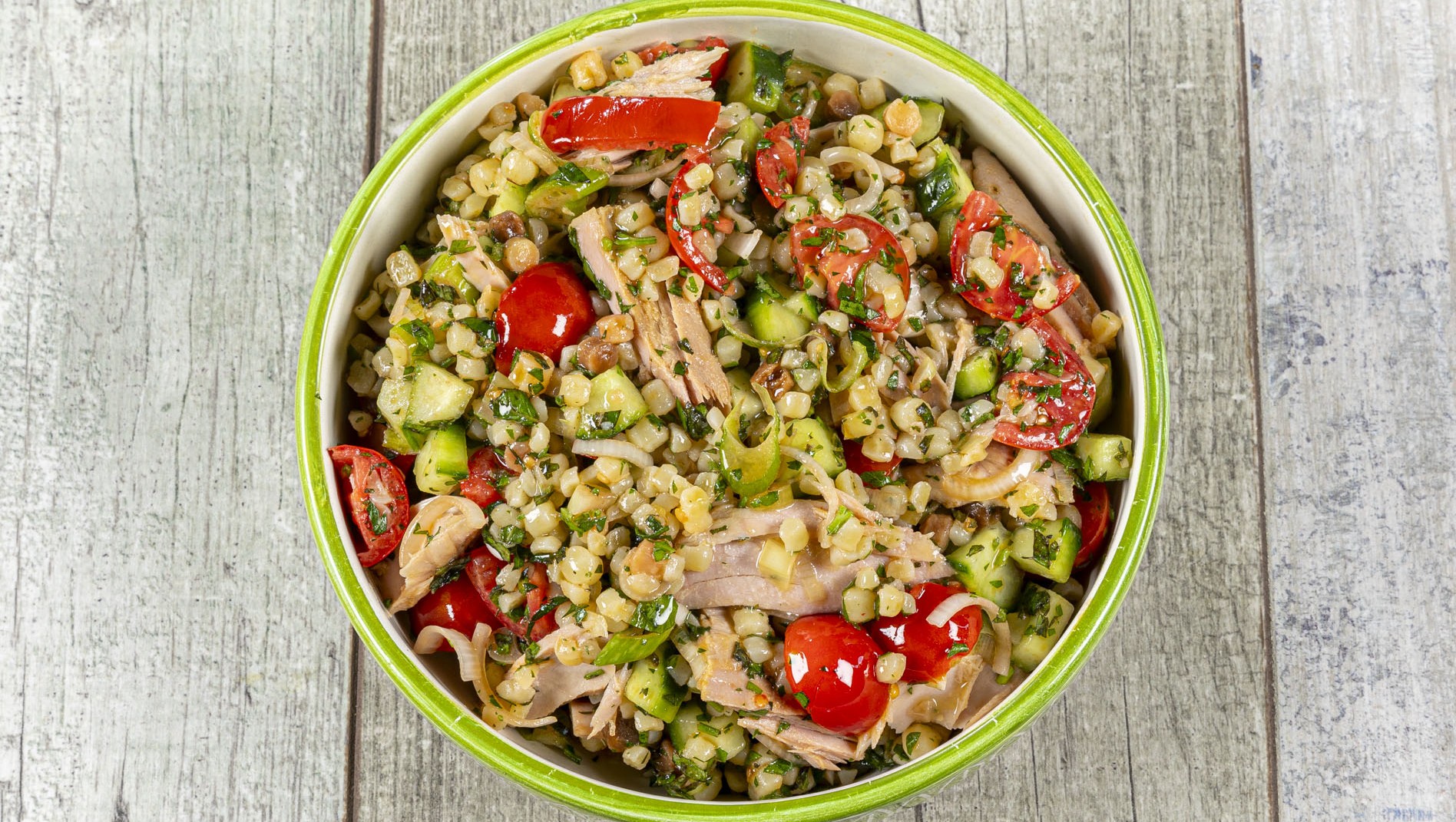 Fregola con tonno erbe aromatiche e limone