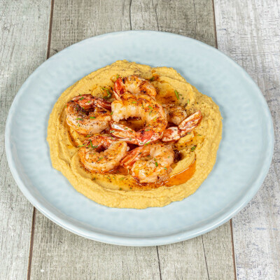 Gamberoni lardellati con crema di ceci